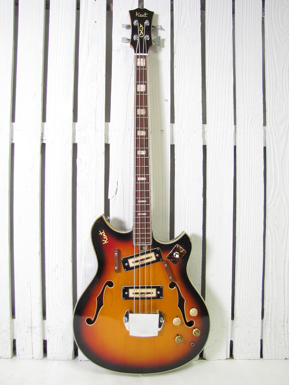 VINTAGE 1960'S KENT MODEL 822 ELECTRIC BASS GUITAR MADE IN JAPAN